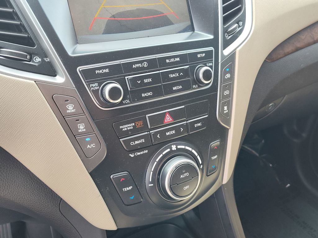 2017 Hyundai Santa Fe SE 22