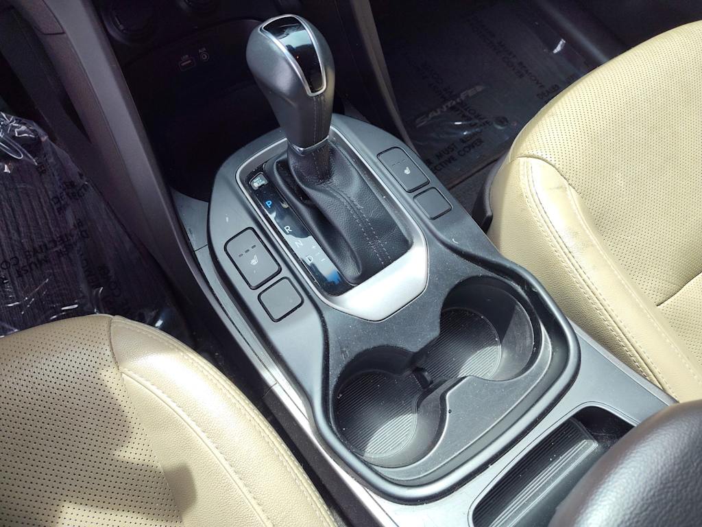 2017 Hyundai Santa Fe SE 24