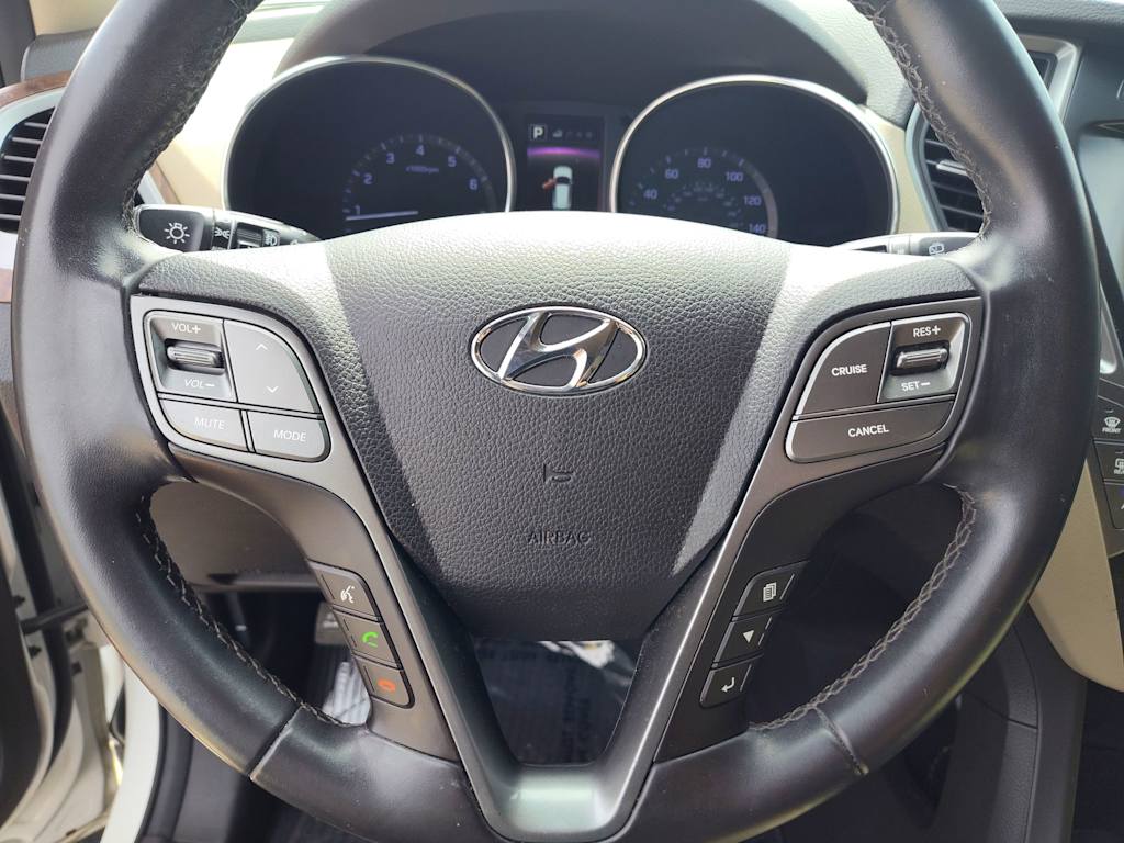 2017 Hyundai Santa Fe SE 21