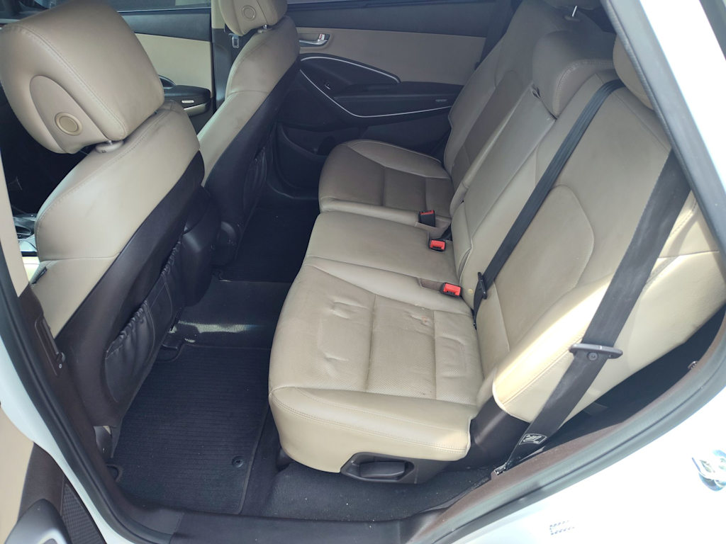 2017 Hyundai Santa Fe SE 10