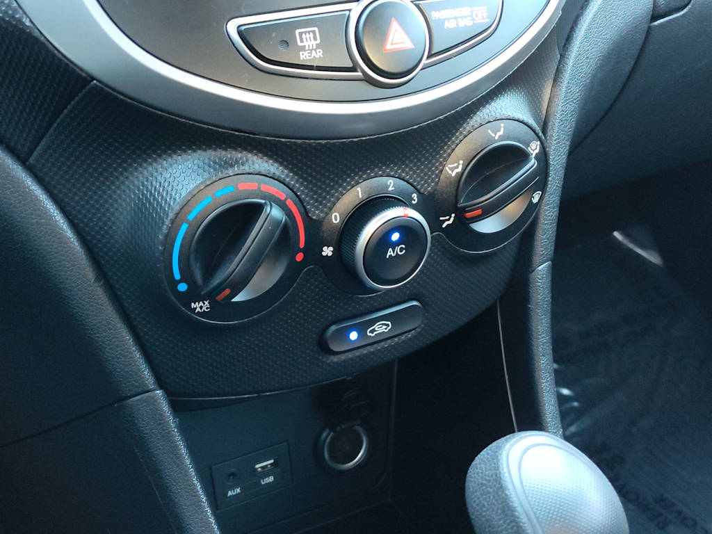 Thumbnail: 2017 Hyundai Accent - 25