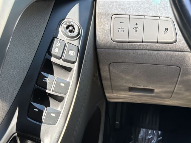 Thumbnail: 2016 Hyundai Elantra - 22