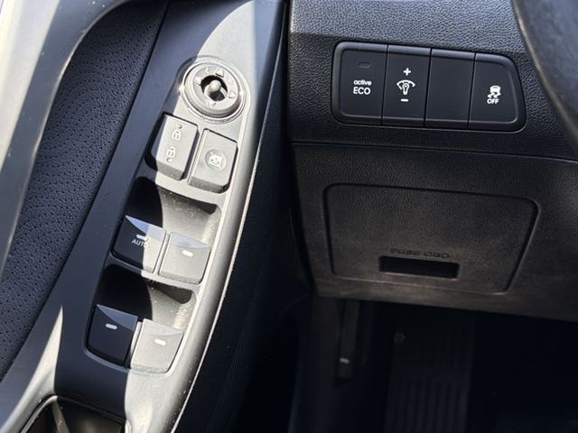 Thumbnail: 2012 Hyundai Elantra - 22
