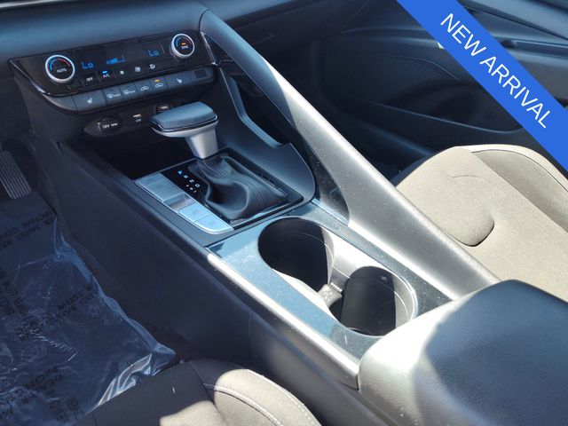 Thumbnail: 2023 Hyundai Elantra - 10