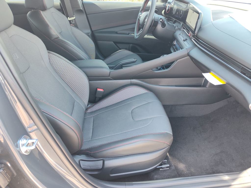 Thumbnail: 2025 Hyundai Elantra - 10