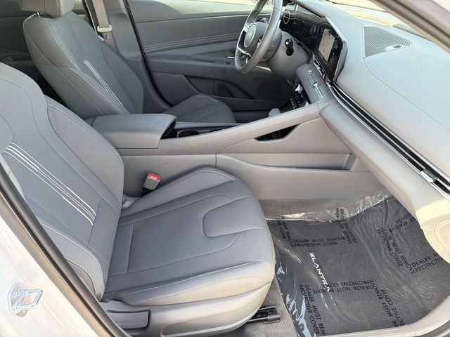 Thumbnail: 2025 Hyundai Elantra - 25