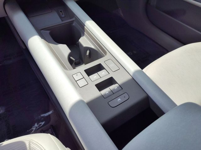 Thumbnail: 2023 Hyundai Ioniq 6 - 14