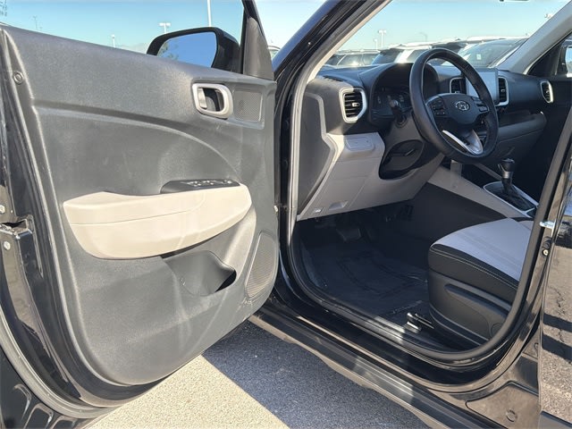 Thumbnail: 2023 Hyundai Venue - 22