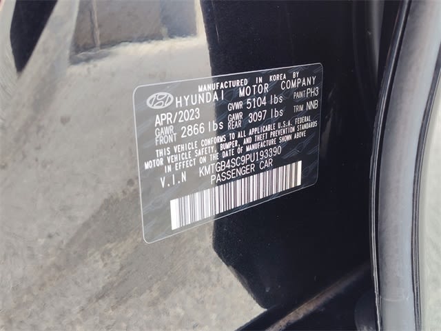 Thumbnail: 2023 Genesis G80 - 17