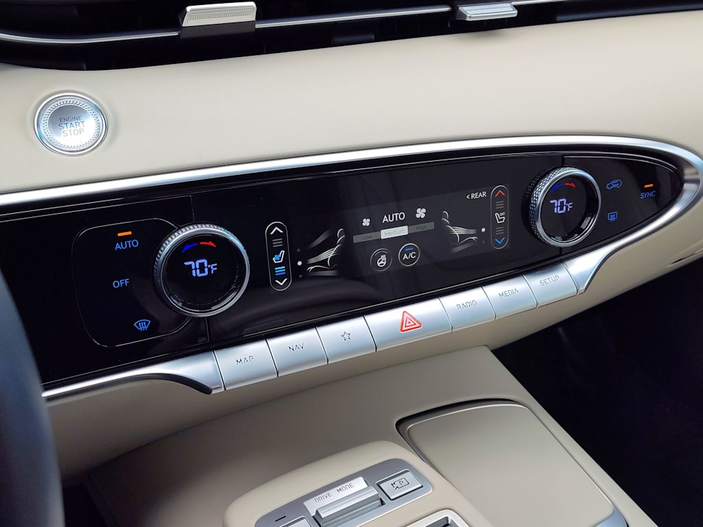 Thumbnail: 2023 Genesis GV70 - 23