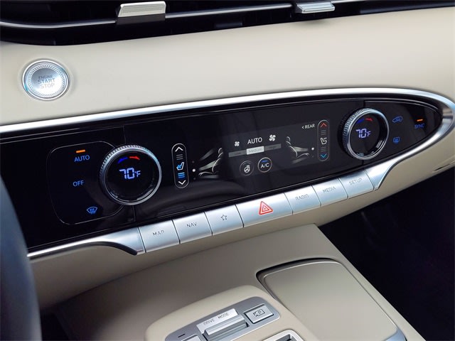 Thumbnail: 2023 Genesis GV70 - 28