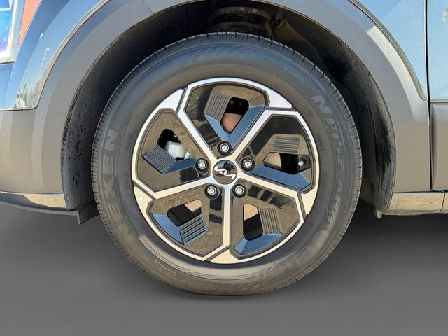 Thumbnail: 2023 Kia Niro - 7