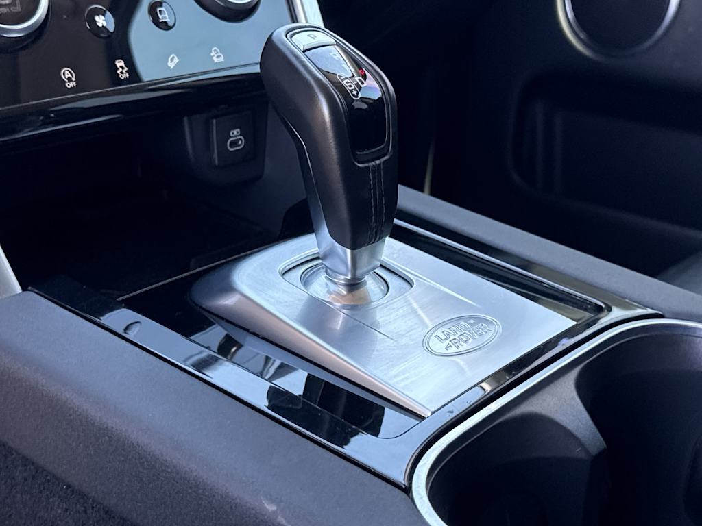 Thumbnail: 2022 Land Rover Discovery Sport - 14