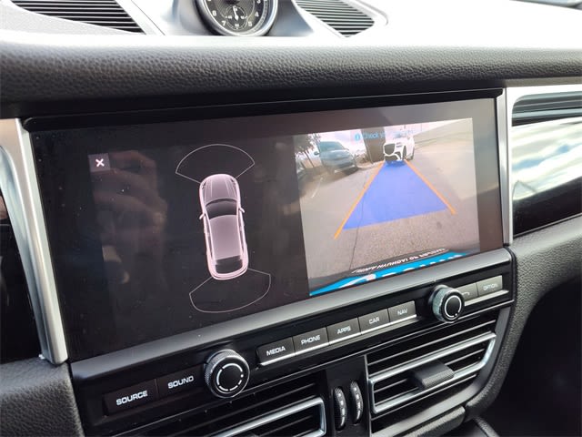 Thumbnail: 2020 Porsche Macan - 25