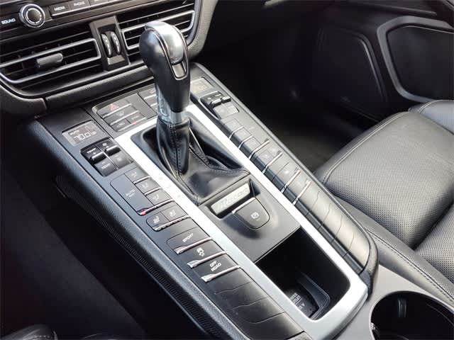 Thumbnail: 2020 Porsche Macan - 27