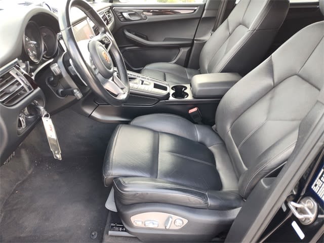 Thumbnail: 2020 Porsche Macan - 10