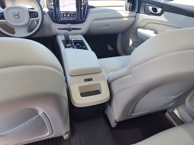 Thumbnail: 2025 Volvo XC60 - 13