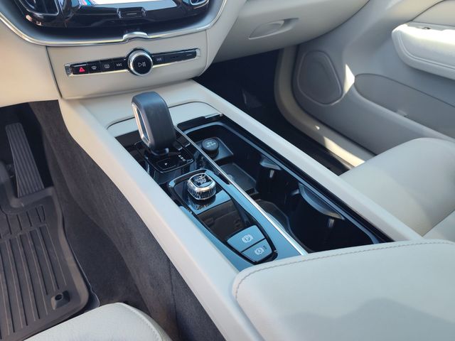 Thumbnail: 2025 Volvo XC60 - 9