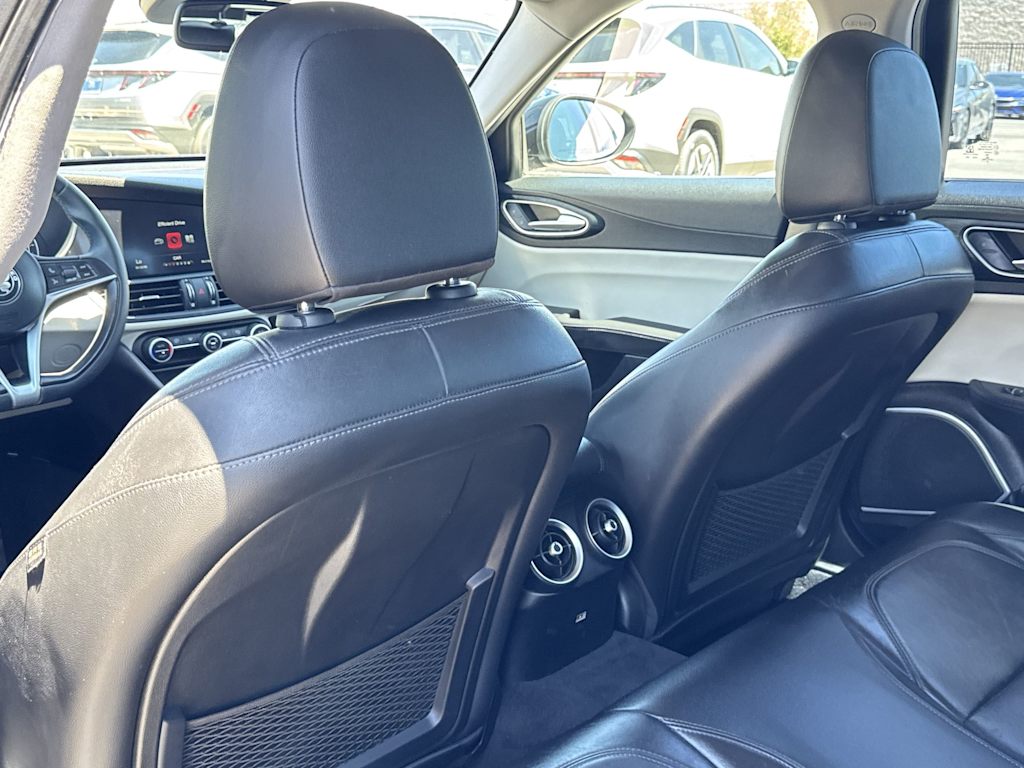 Thumbnail: 2019 Alfa Romeo Giulia - 23