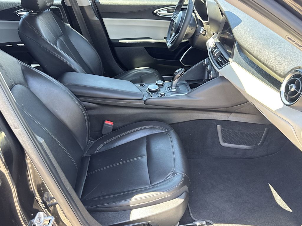 Thumbnail: 2019 Alfa Romeo Giulia - 25