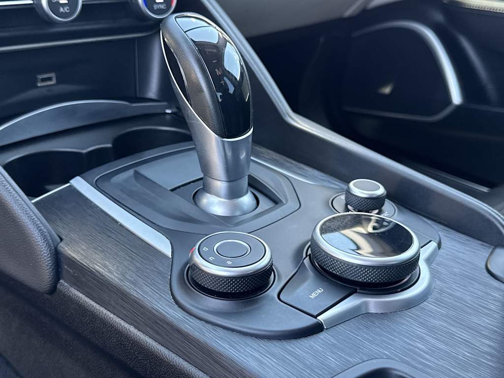 Thumbnail: 2019 Alfa Romeo Giulia - 13