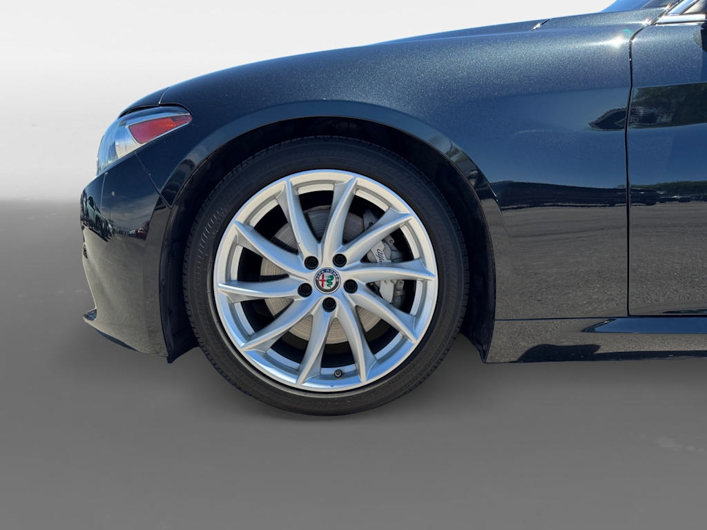 Thumbnail: 2019 Alfa Romeo Giulia - 6