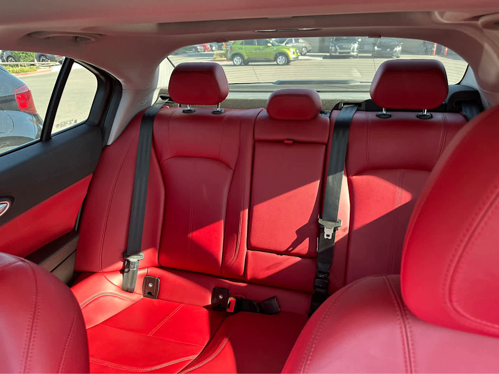 Thumbnail: 2019 Alfa Romeo Giulia - 8