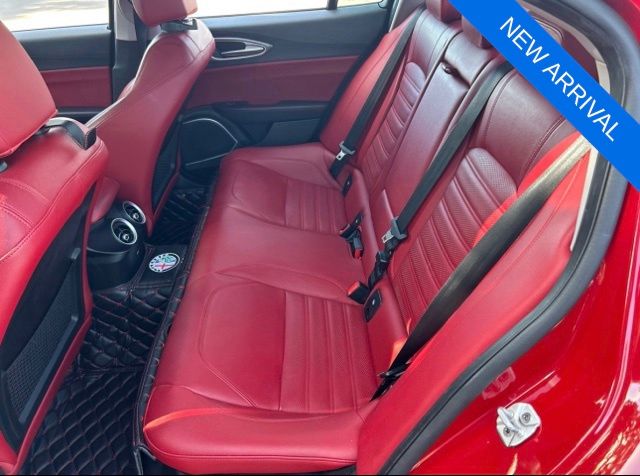 Thumbnail: 2019 Alfa Romeo Giulia - 9