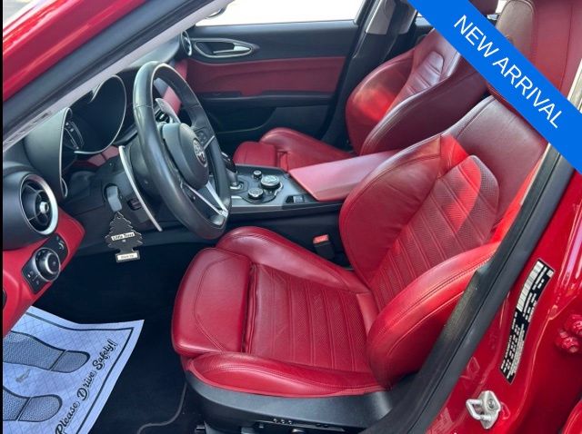 Thumbnail: 2019 Alfa Romeo Giulia - 8