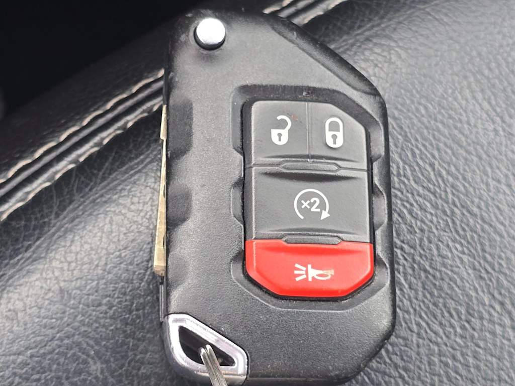 Thumbnail: 2019 Jeep Wrangler - 18