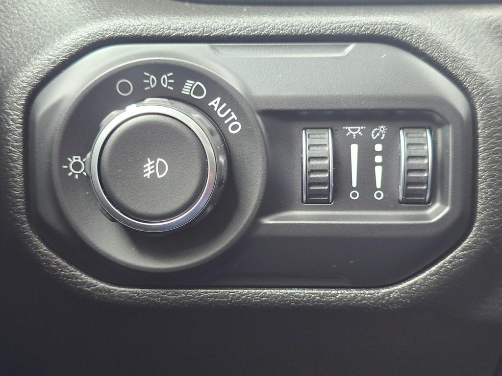 Thumbnail: 2019 Jeep Wrangler - 28
