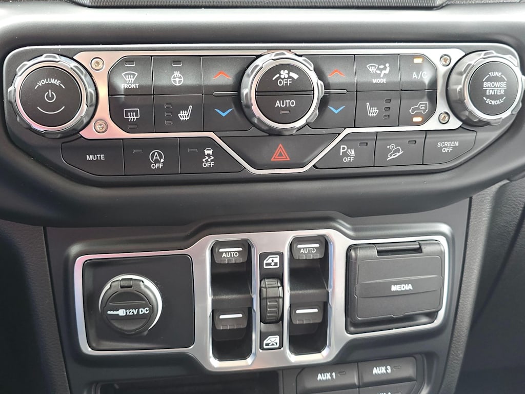 Thumbnail: 2019 Jeep Wrangler - 26