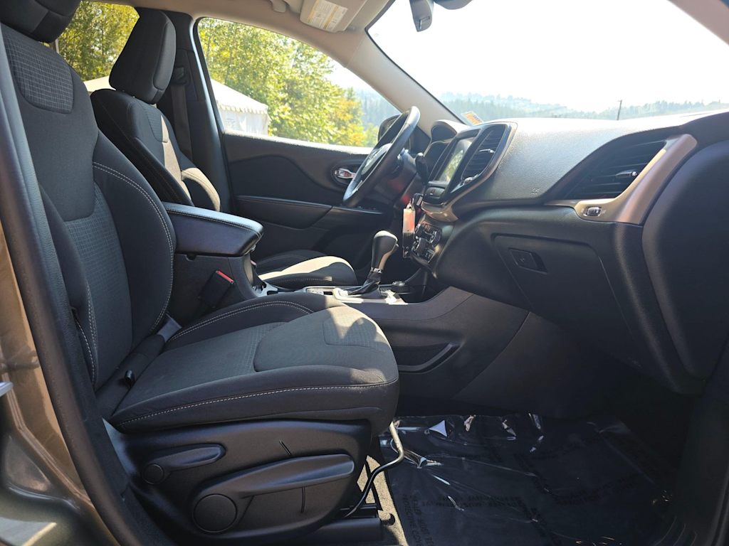 Thumbnail: 2015 Jeep Cherokee - 12