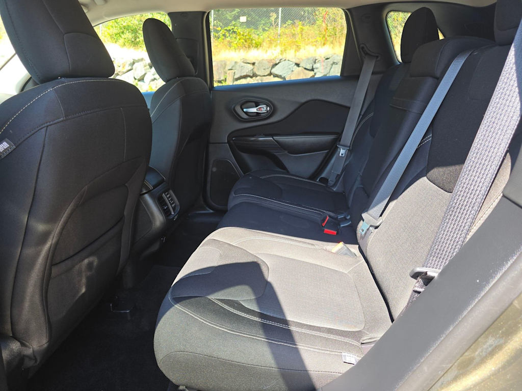 Thumbnail: 2015 Jeep Cherokee - 13