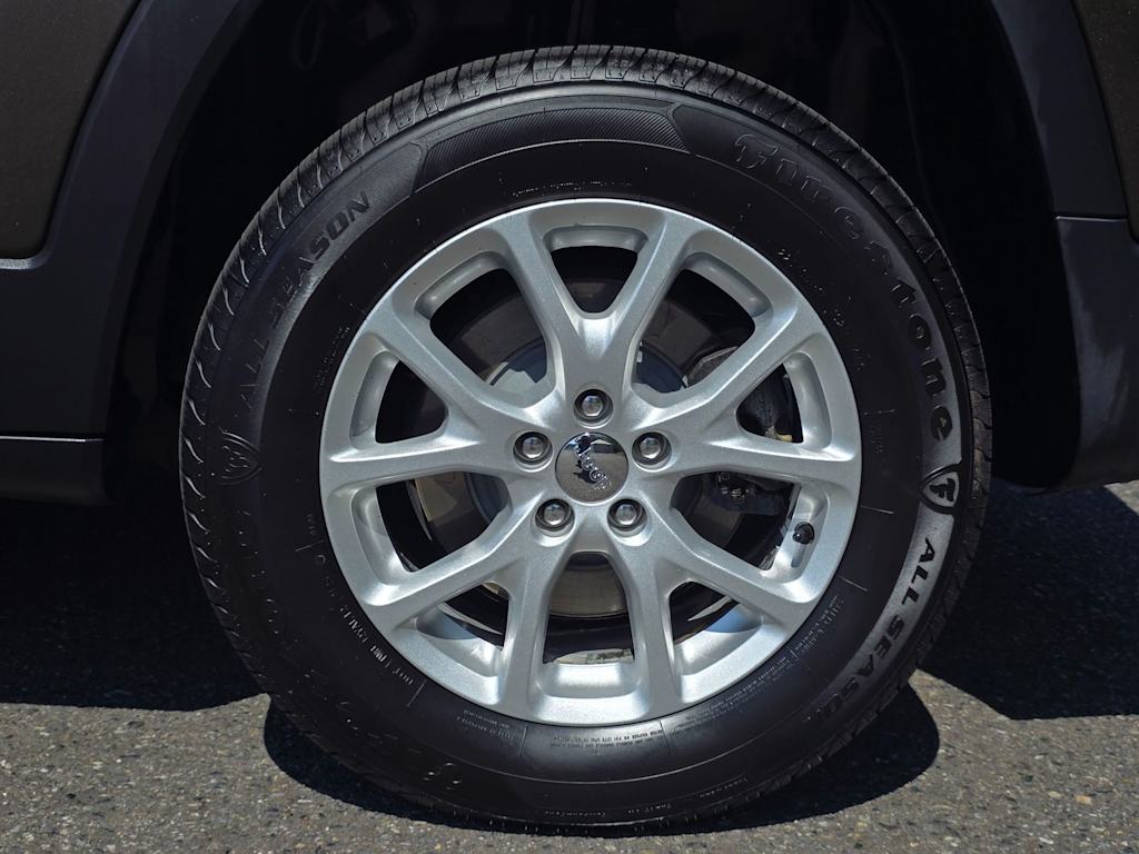 Thumbnail: 2015 Jeep Cherokee - 8