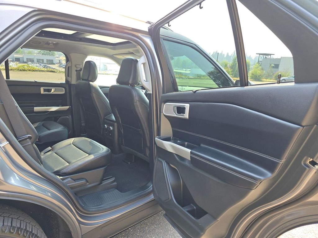 Thumbnail: 2021 Ford Explorer - 32