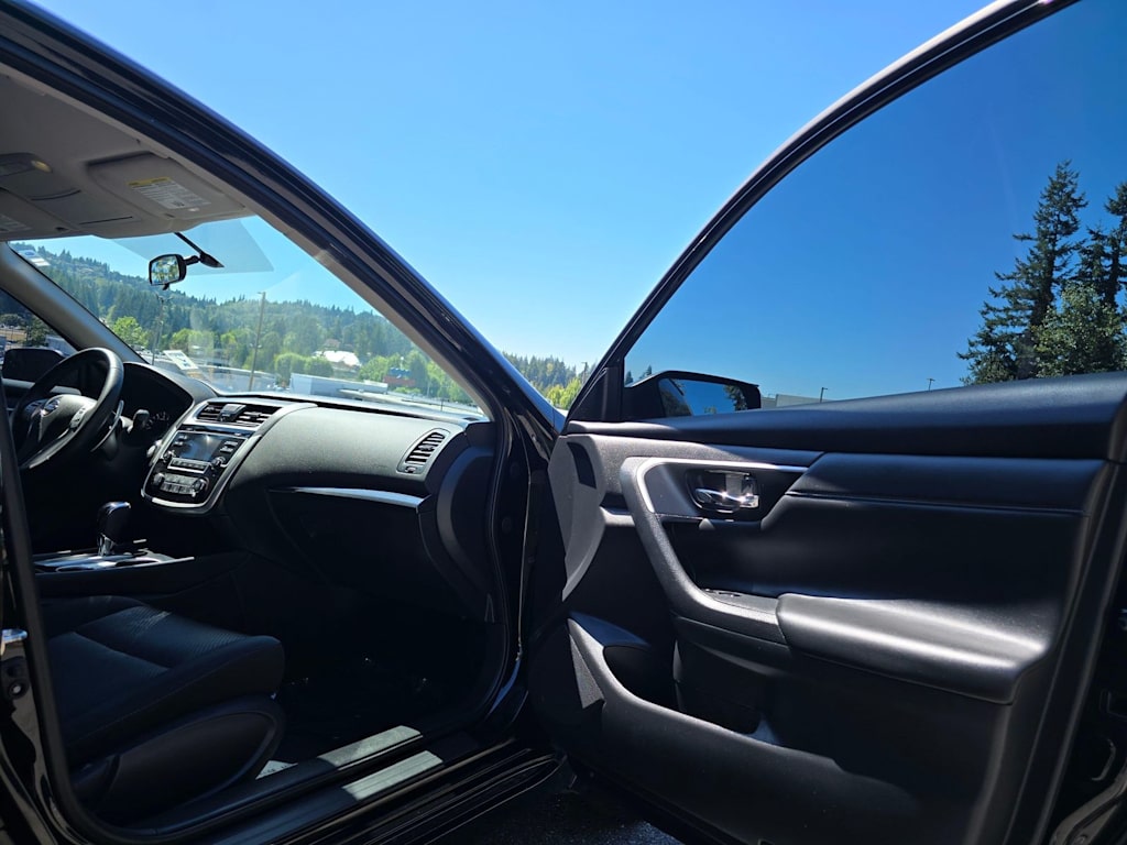Thumbnail: 2018 Nissan Altima - 32