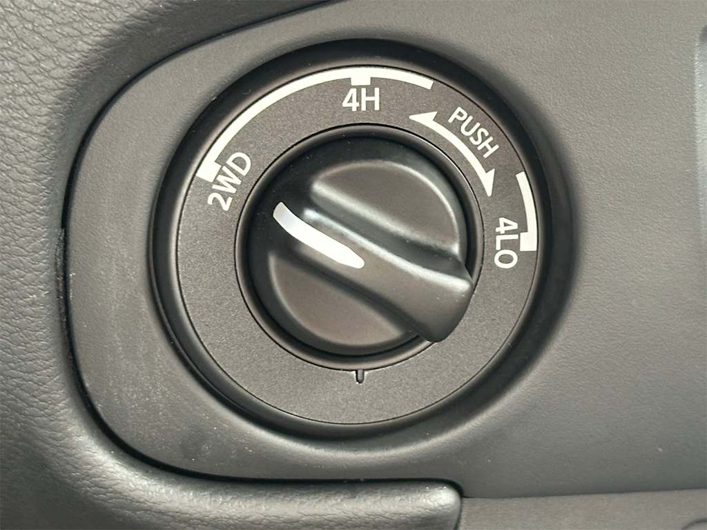 Thumbnail: 2024 Nissan Frontier - 24