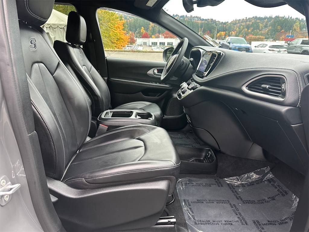 Thumbnail: 2023 Chrysler Pacifica - 12