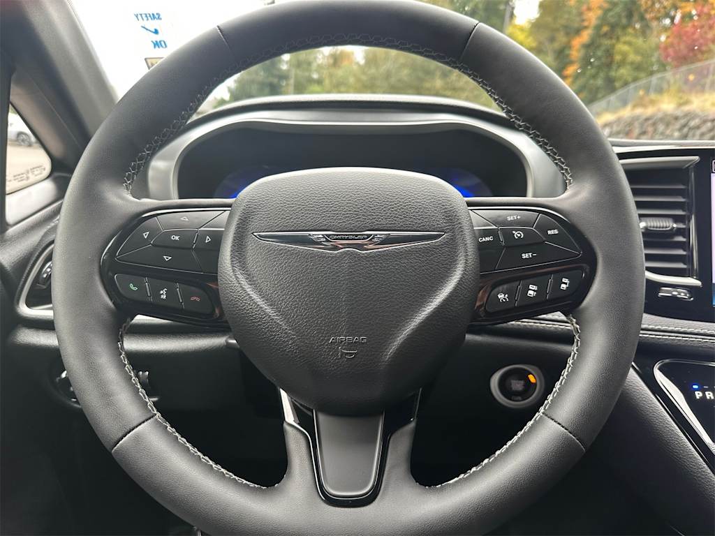 Thumbnail: 2023 Chrysler Pacifica - 10