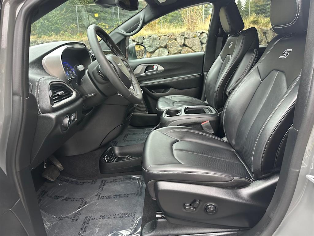 Thumbnail: 2023 Chrysler Pacifica - 18