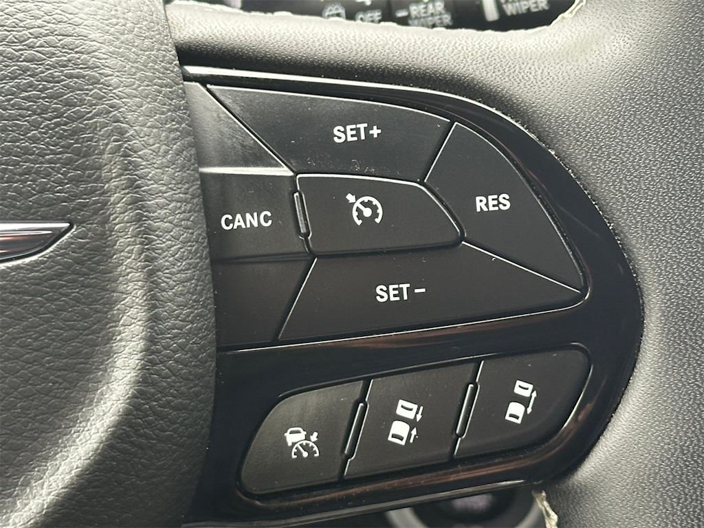 Thumbnail: 2023 Chrysler Pacifica - 23