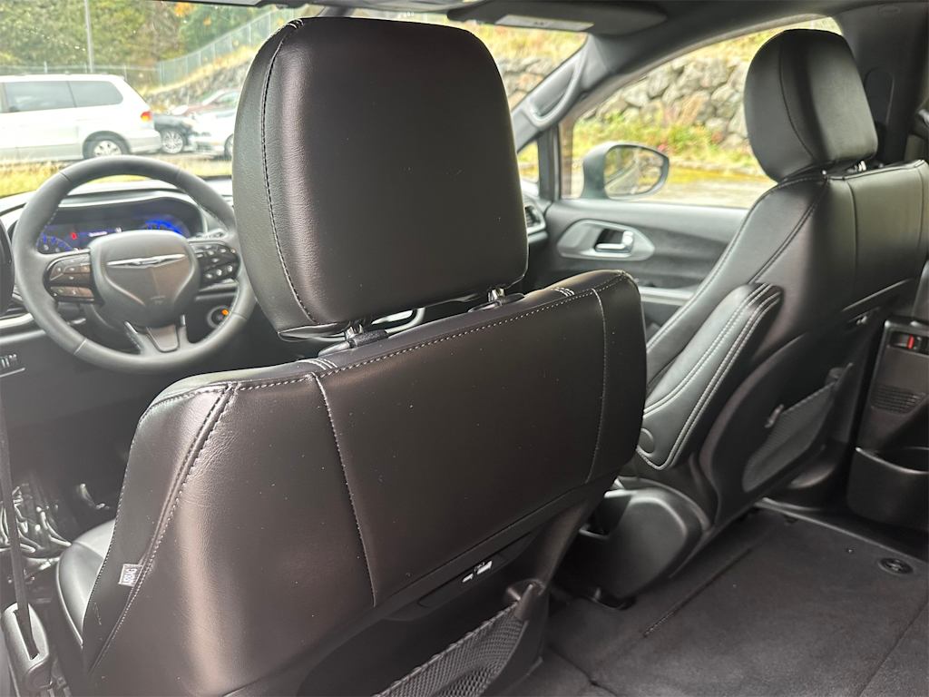 Thumbnail: 2023 Chrysler Pacifica - 11