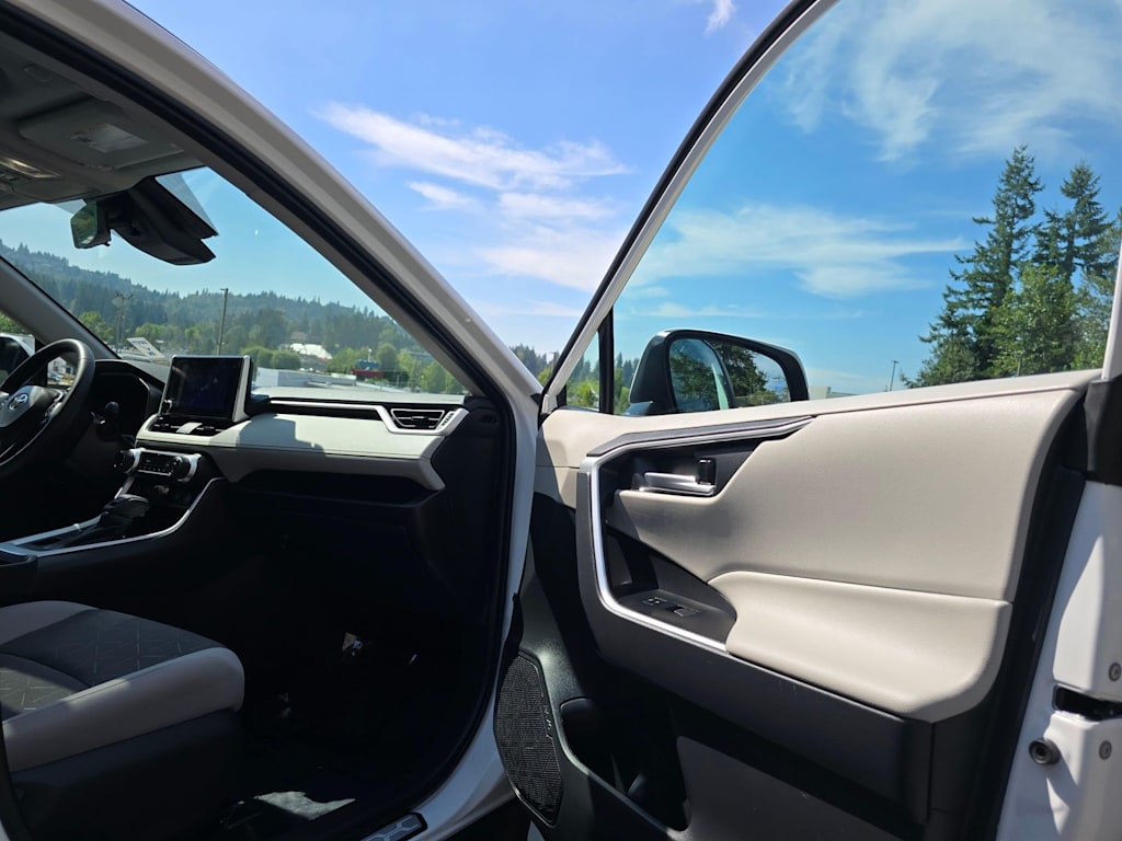 Thumbnail: 2025 Toyota RAV4 - 32