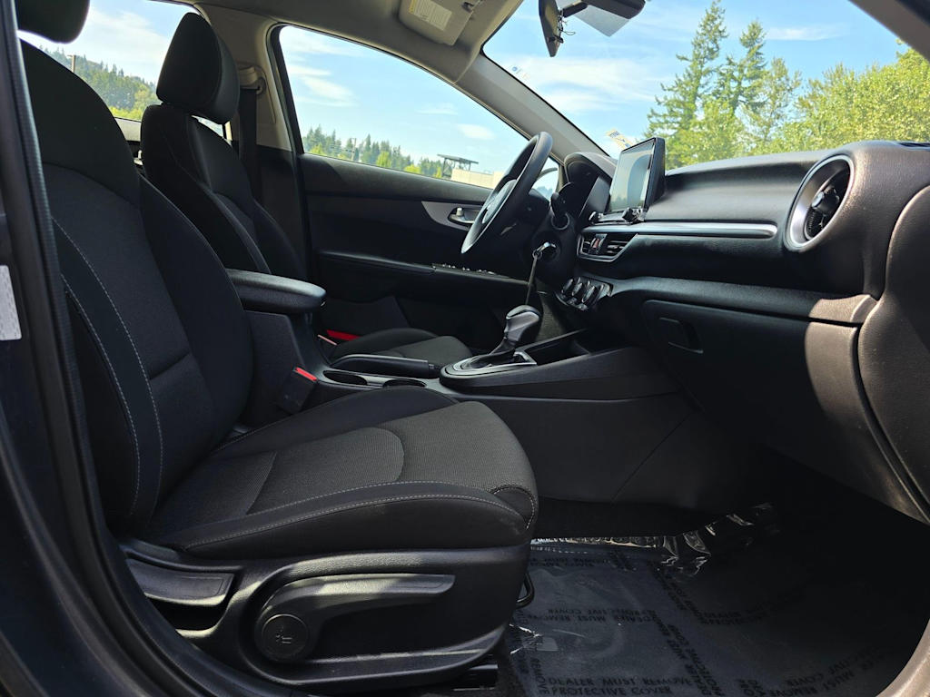 Thumbnail: 2022 Kia Forte - 12