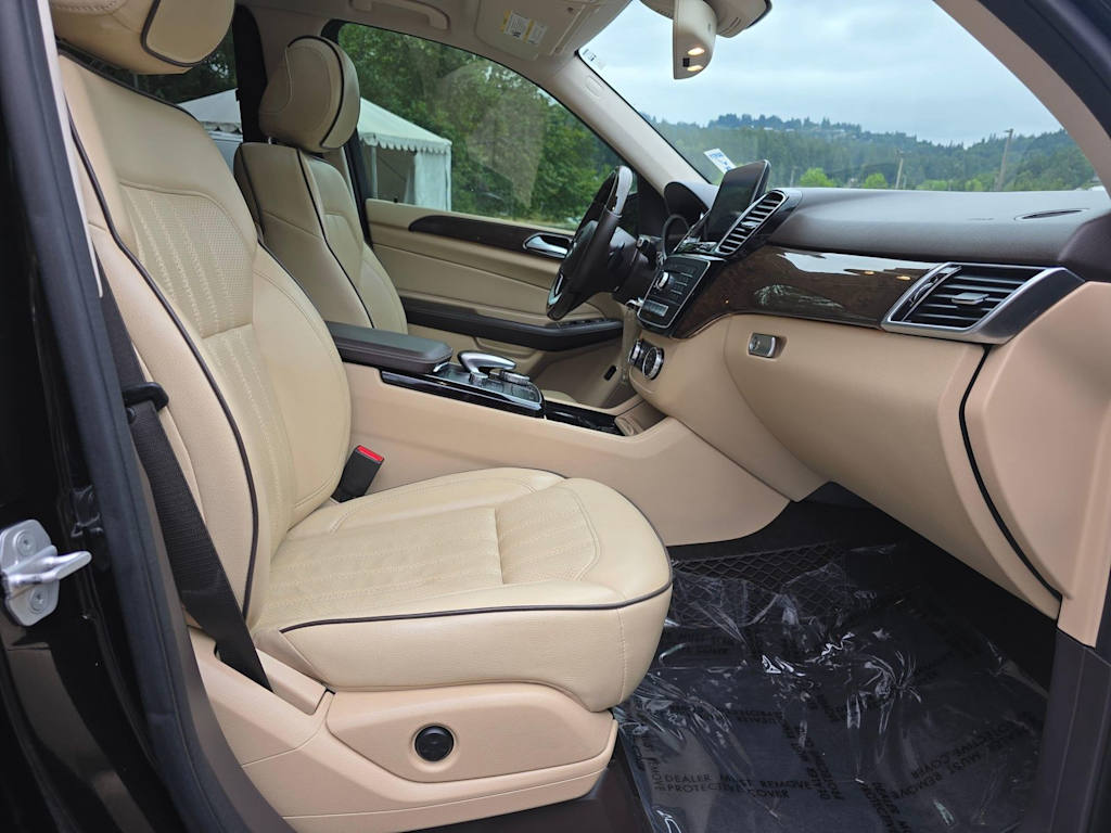 Thumbnail: 2016 Mercedes-Benz GLE - 30