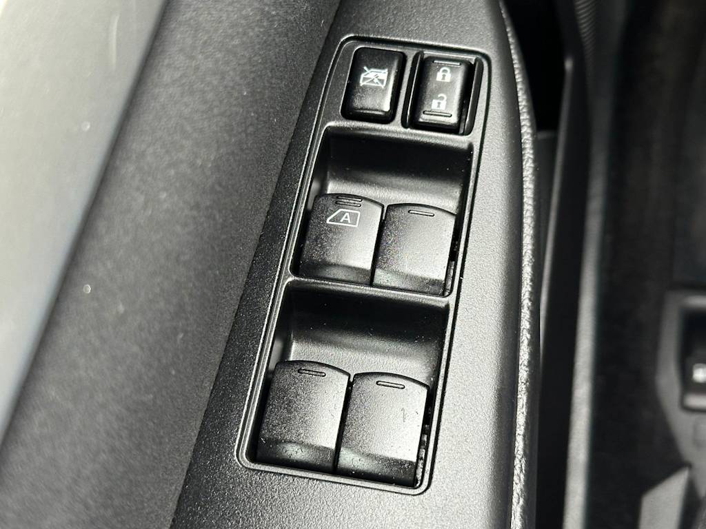 Thumbnail: 2010 Subaru Legacy - 28