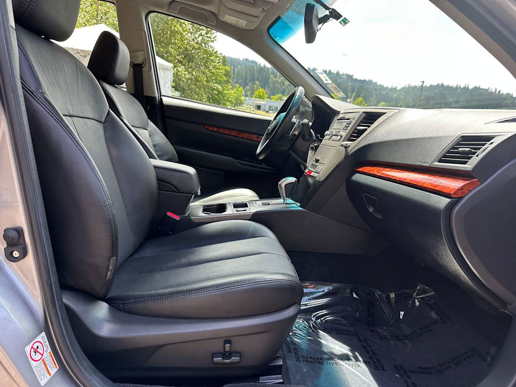 Thumbnail: 2010 Subaru Legacy - 12