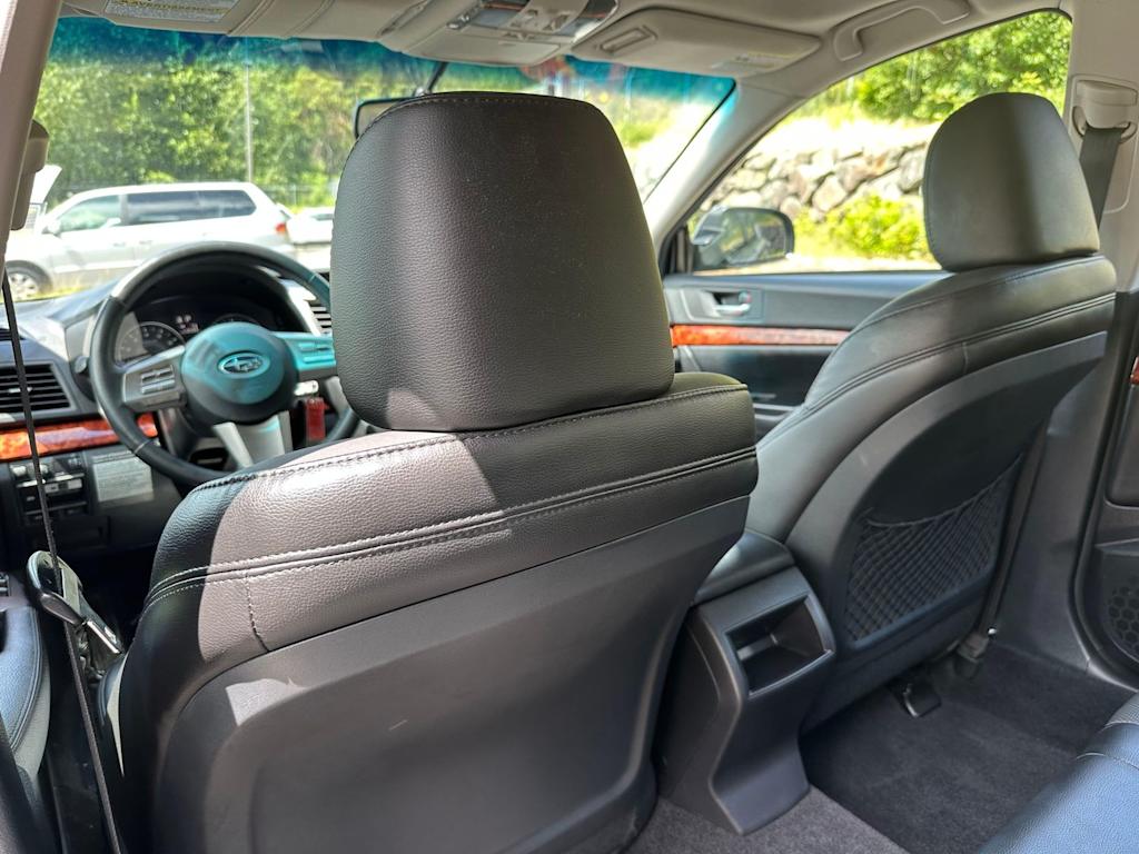 Thumbnail: 2010 Subaru Legacy - 11
