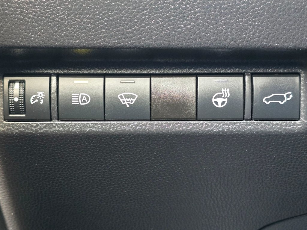 Thumbnail: 2021 Toyota RAV4 - 25